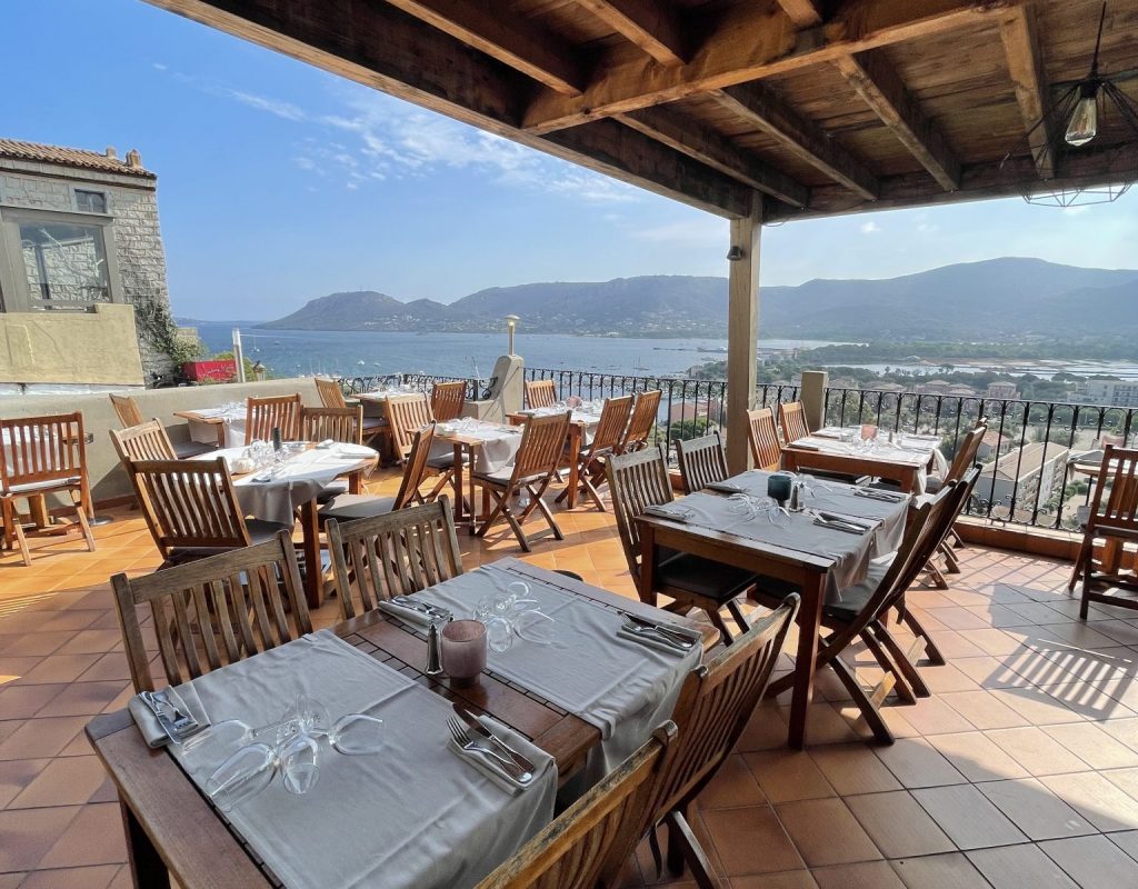 l antigu restaurnaant traditionnel porto vecchio centre ville vue panoramique